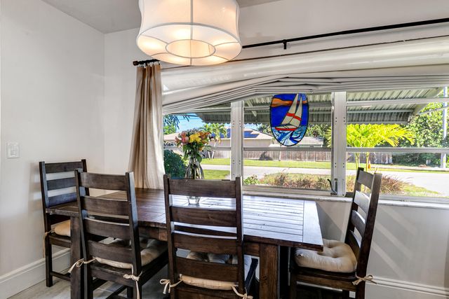 609 S Arnold Avenue S, Lantana, FL 33462