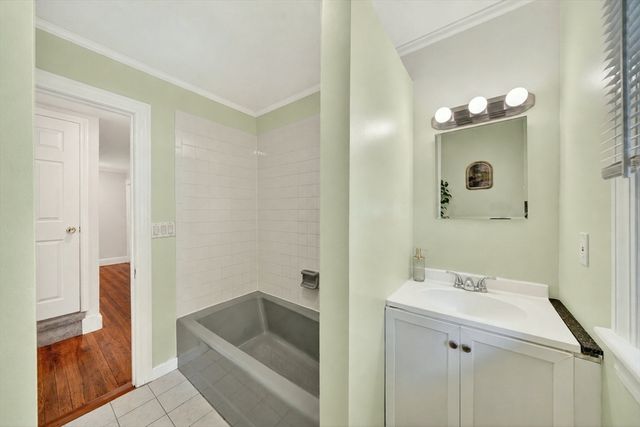 288 Auburndale Ave B, Newton, MA 02466