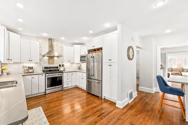 1921 Underwood AVENUE, Wauwatosa, WI 53213