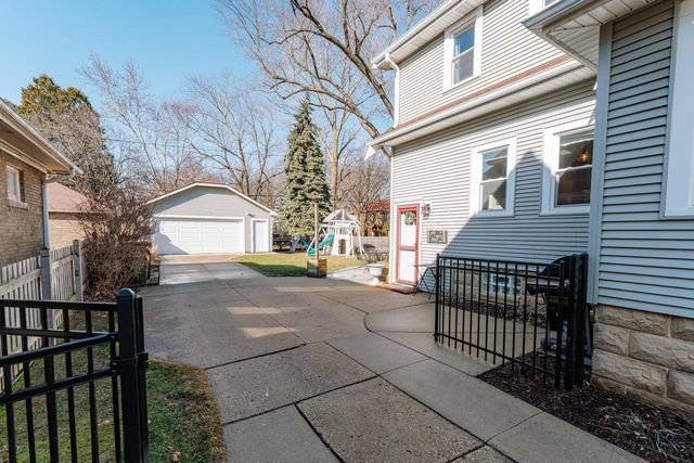 1921 Underwood AVENUE, Wauwatosa, WI 53213