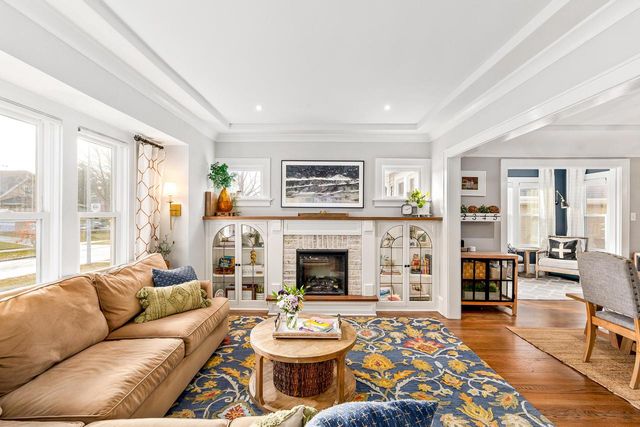 1921 Underwood AVENUE, Wauwatosa, WI 53213