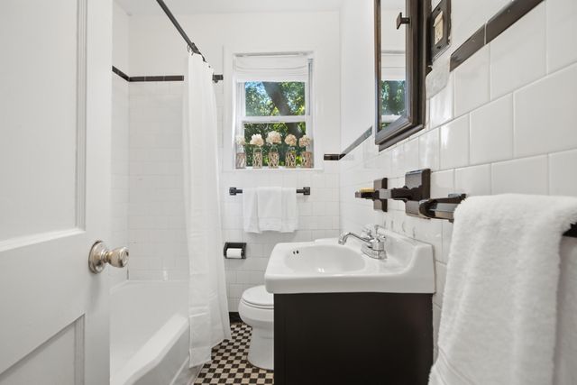 68 Avondale Avenue, Charleston, SC 29407