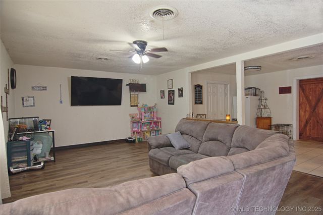 705 S Garfield Avenue, Wagoner, OK 74467