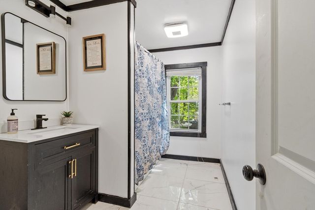 15 Redman Pl, Fitchburg, MA 01420