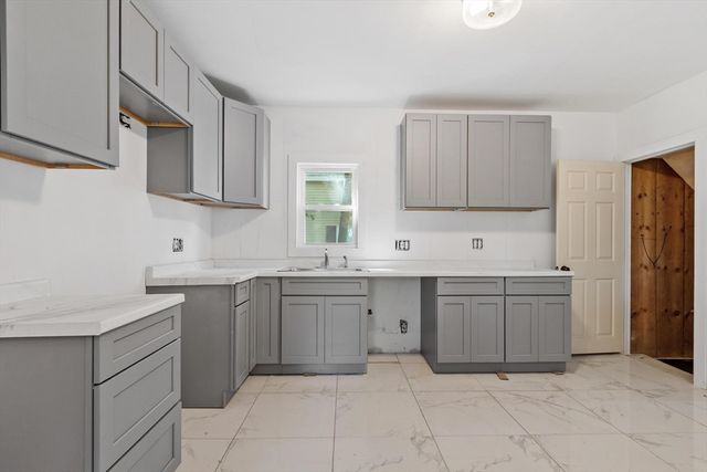 15 Redman Pl, Fitchburg, MA 01420