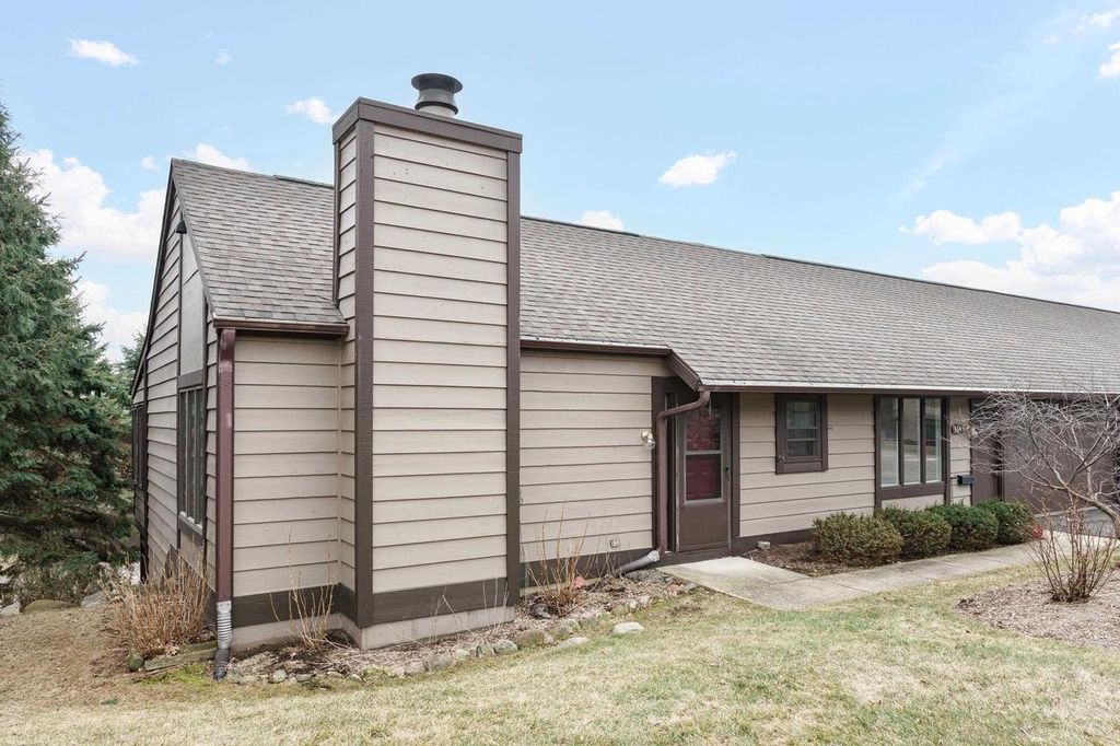 314 Country View Court, Janesville, WI 53548