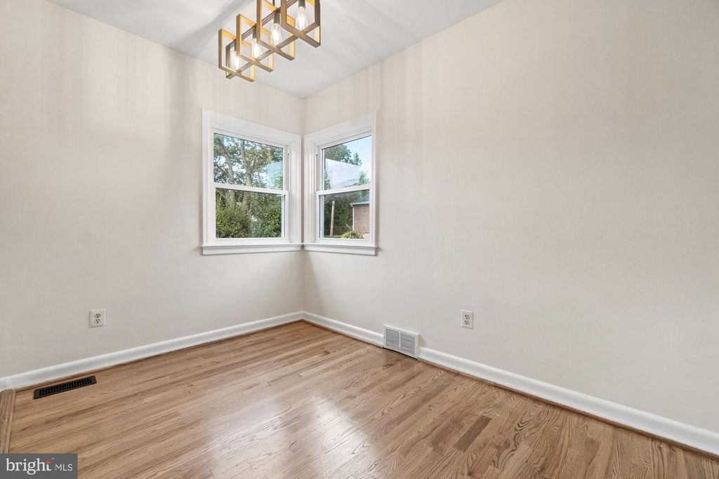 Image 12 of property listing at 607 GRANT PL, Frederick, MD 21702