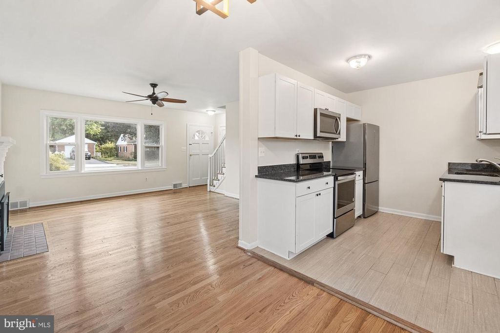 Image 13 of property listing at 607 GRANT PL, Frederick, MD 21702