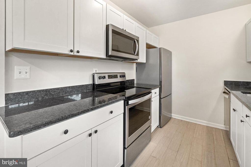 Image 14 of property listing at 607 GRANT PL, Frederick, MD 21702