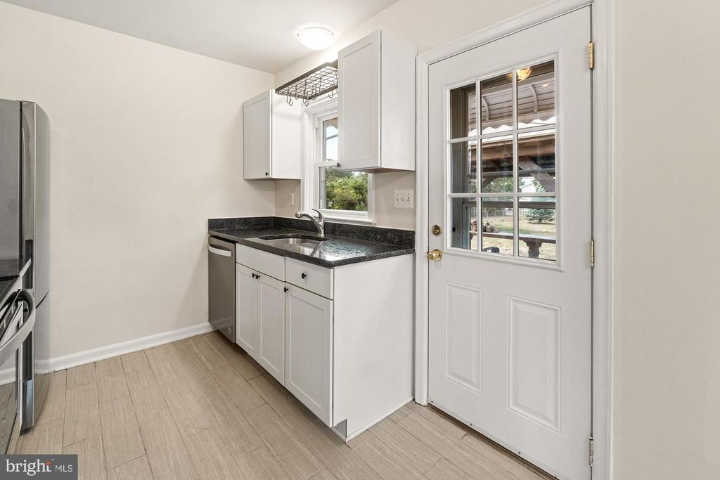 Image 15 of property listing at 607 GRANT PL, Frederick, MD 21702