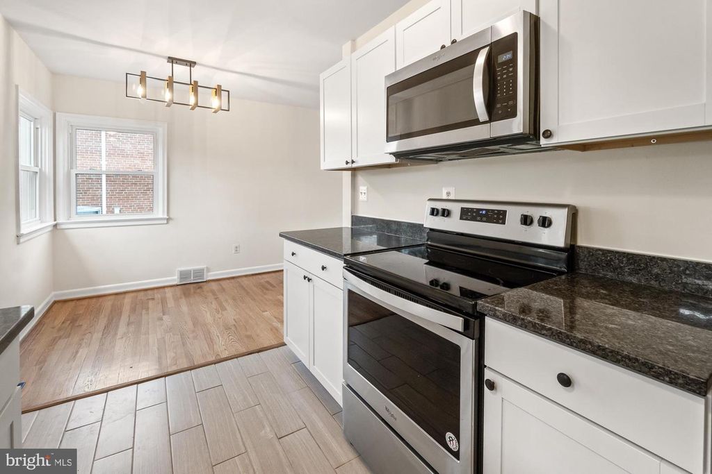 Image 17 of property listing at 607 GRANT PL, Frederick, MD 21702