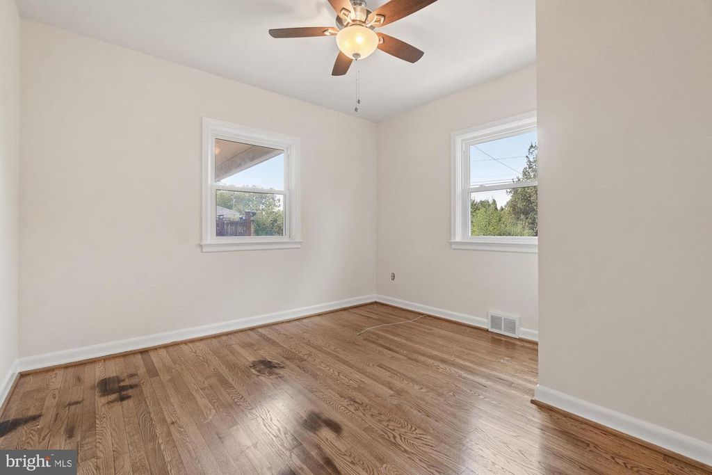 Image 19 of property listing at 607 GRANT PL, Frederick, MD 21702