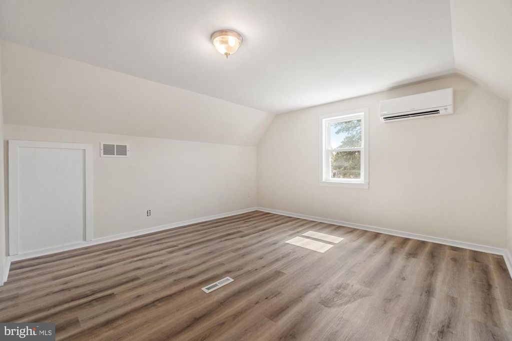 Image 23 of property listing at 607 GRANT PL, Frederick, MD 21702