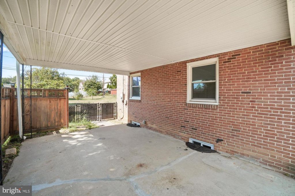 Image 24 of property listing at 607 GRANT PL, Frederick, MD 21702