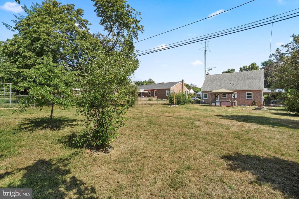 Image 25 of property listing at 607 GRANT PL, Frederick, MD 21702