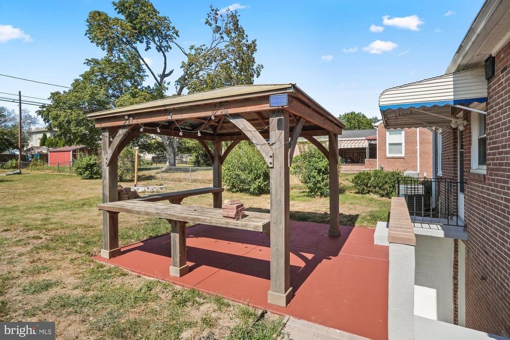 Image 28 of property listing at 607 GRANT PL, Frederick, MD 21702