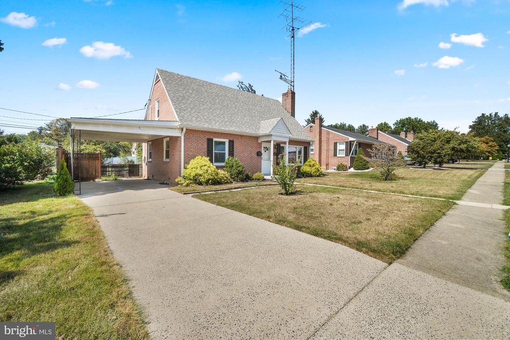 Image 3 of property listing at 607 GRANT PL, Frederick, MD 21702