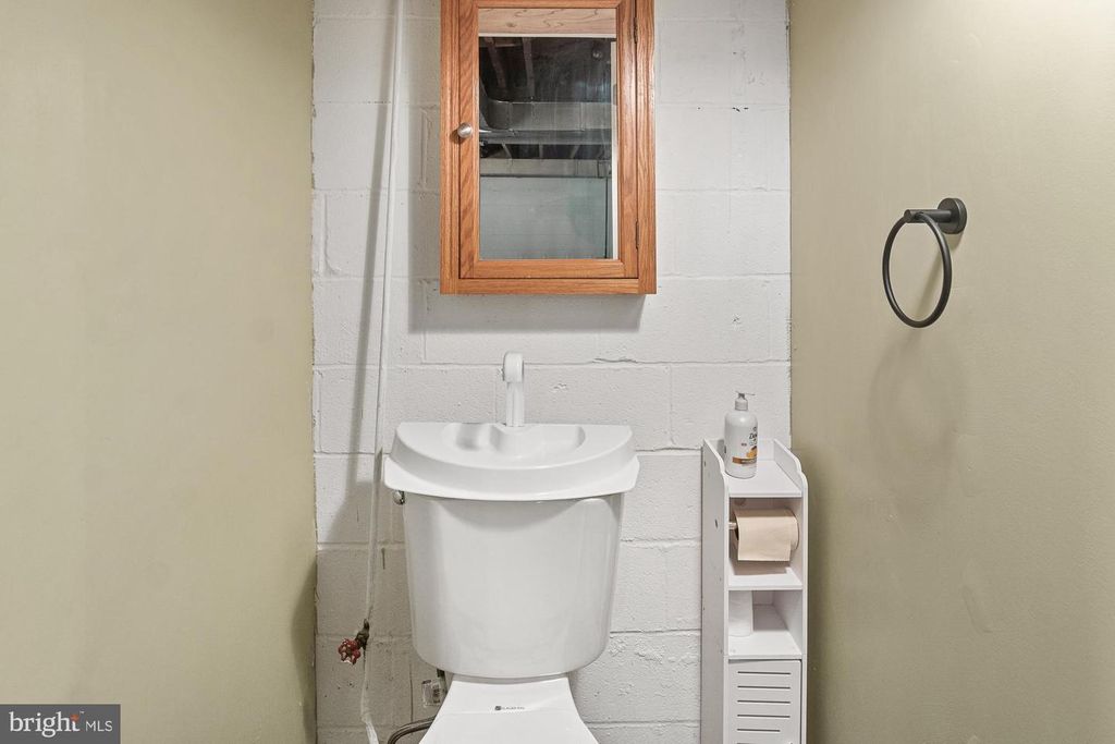 Image 30 of property listing at 607 GRANT PL, Frederick, MD 21702