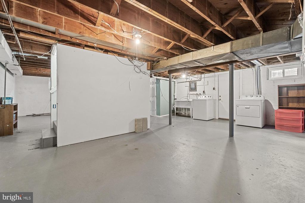 Image 33 of property listing at 607 GRANT PL, Frederick, MD 21702