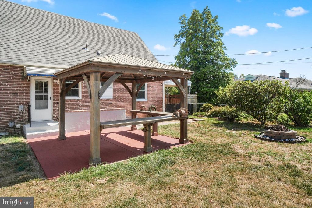 Image 6 of property listing at 607 GRANT PL, Frederick, MD 21702