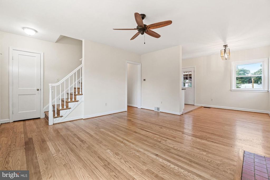 Image 9 of property listing at 607 GRANT PL, Frederick, MD 21702