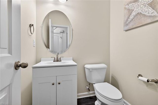 322 Snowberry LN, Chesapeake, VA 23320