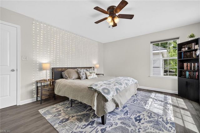 322 Snowberry LN, Chesapeake, VA 23320