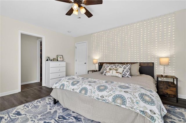 322 Snowberry LN, Chesapeake, VA 23320