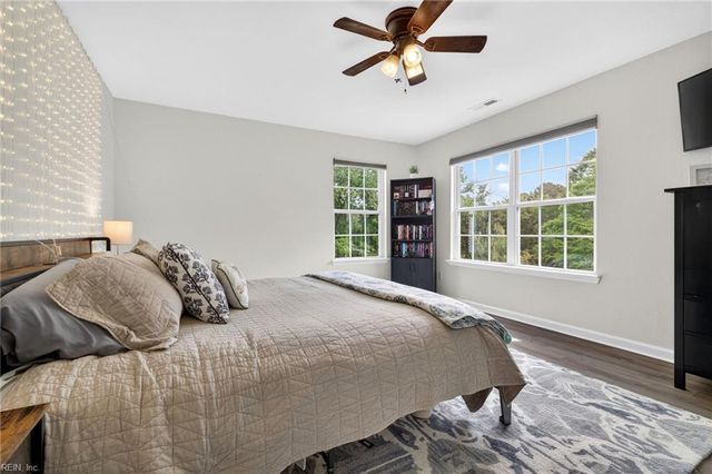 322 Snowberry LN, Chesapeake, VA 23320