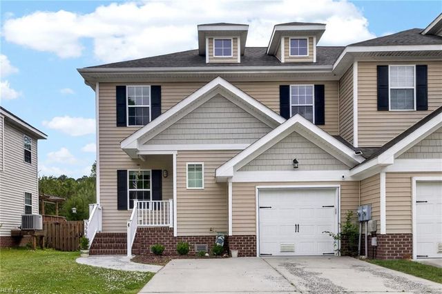 322 Snowberry LN, Chesapeake, VA 23320