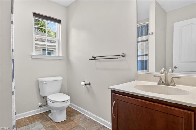 322 Snowberry LN, Chesapeake, VA 23320