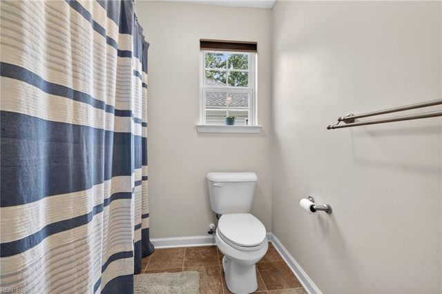 322 Snowberry LN, Chesapeake, VA 23320