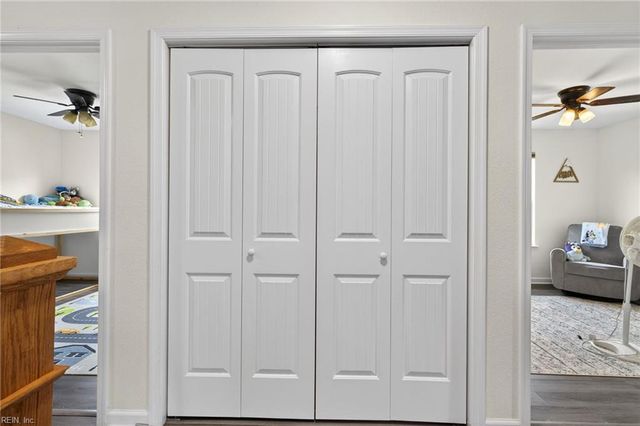 322 Snowberry LN, Chesapeake, VA 23320
