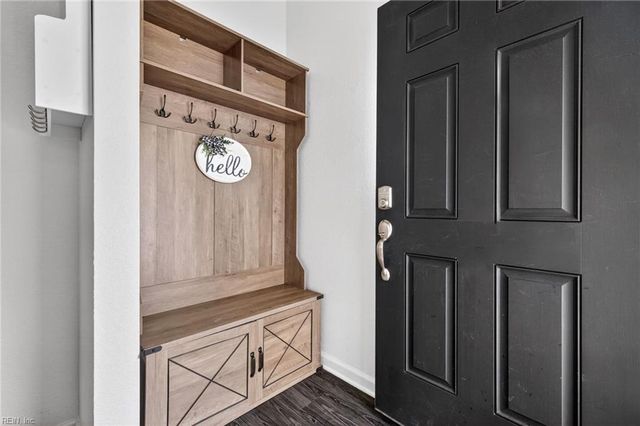 322 Snowberry LN, Chesapeake, VA 23320