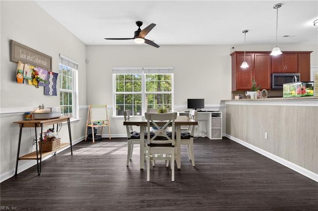 322 Snowberry LN, Chesapeake, VA 23320