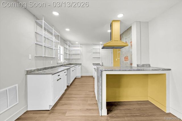 21 North Street, Highland Park, MI 48203