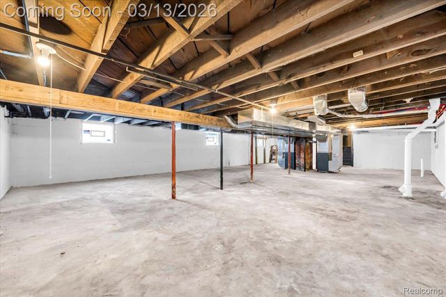21 North Street, Highland Park, MI 48203