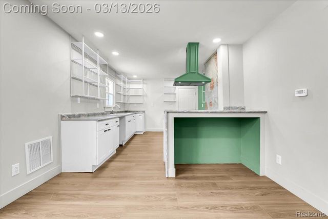 21 North Street, Highland Park, MI 48203