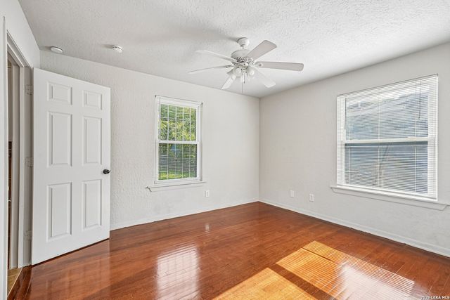 215 Hialeah Ave, San Antonio, TX 78218