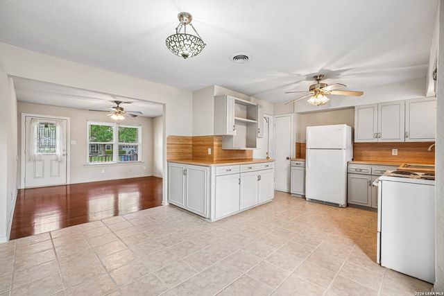 215 Hialeah Ave, San Antonio, TX 78218