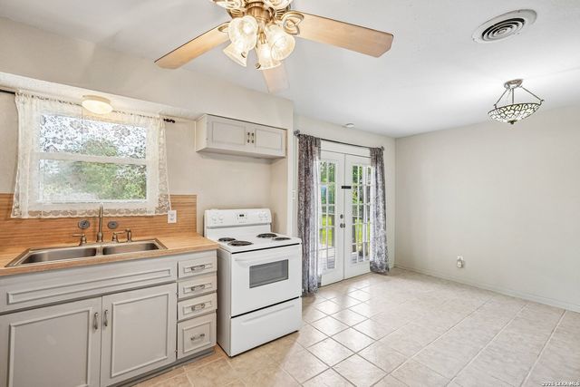 215 Hialeah Ave, San Antonio, TX 78218