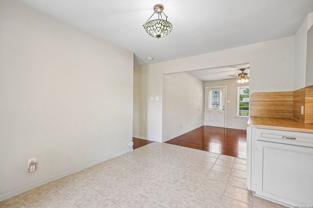215 Hialeah Ave, San Antonio, TX 78218