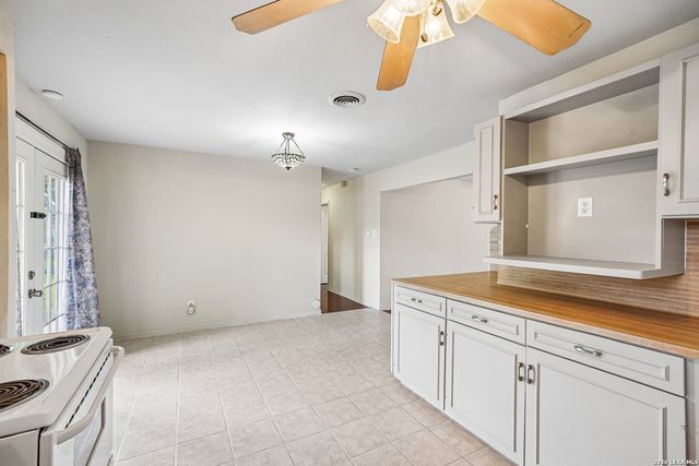 215 Hialeah Ave, San Antonio, TX 78218