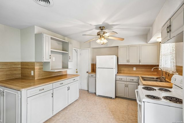215 Hialeah Ave, San Antonio, TX 78218
