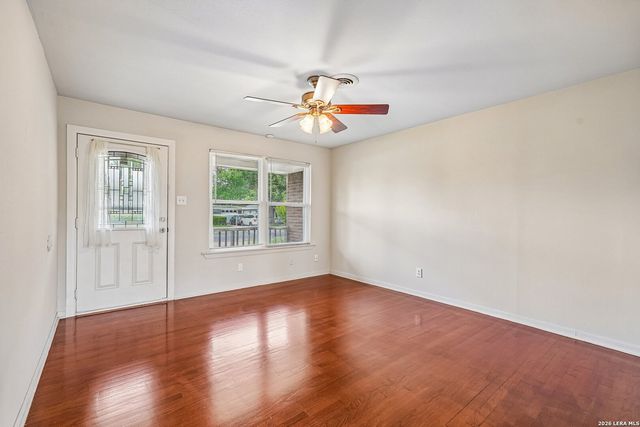 215 Hialeah Ave, San Antonio, TX 78218