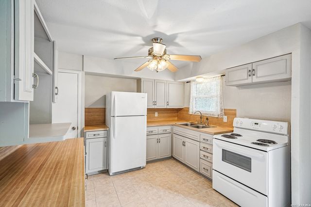 215 Hialeah Ave, San Antonio, TX 78218