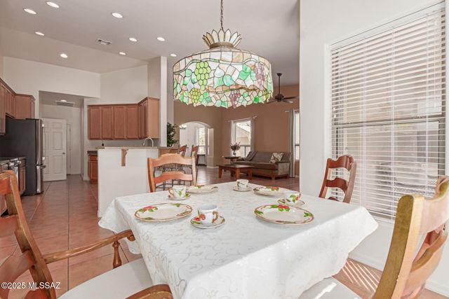 569 W Shadow Wood Street, Green Valley, AZ 85614