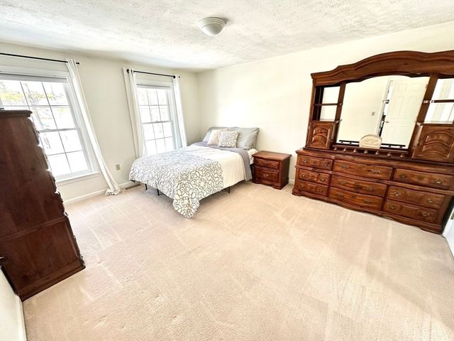 141 Ridge Rd, Nashua, NH 03062