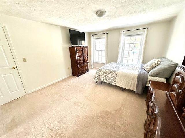 141 Ridge Rd, Nashua, NH 03062