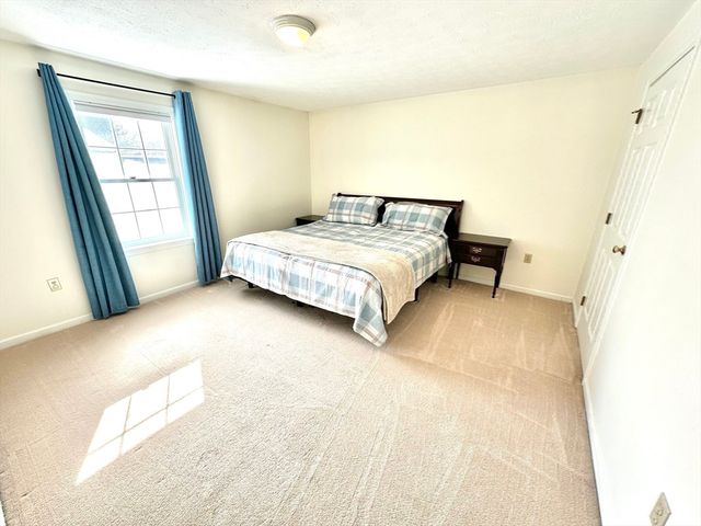 141 Ridge Rd, Nashua, NH 03062